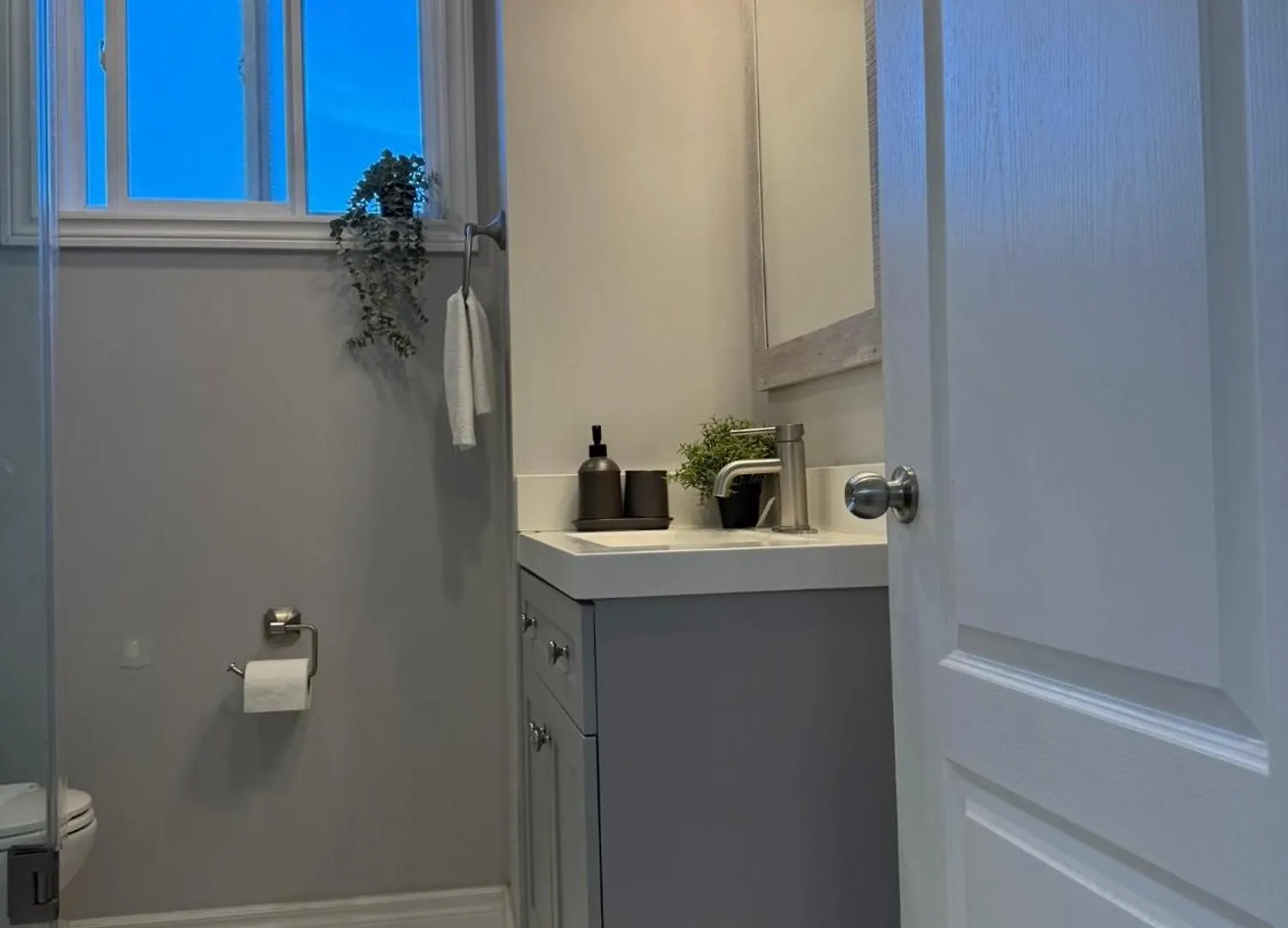 3 Bedrooms Little Italy Downtown Toronto 0*,