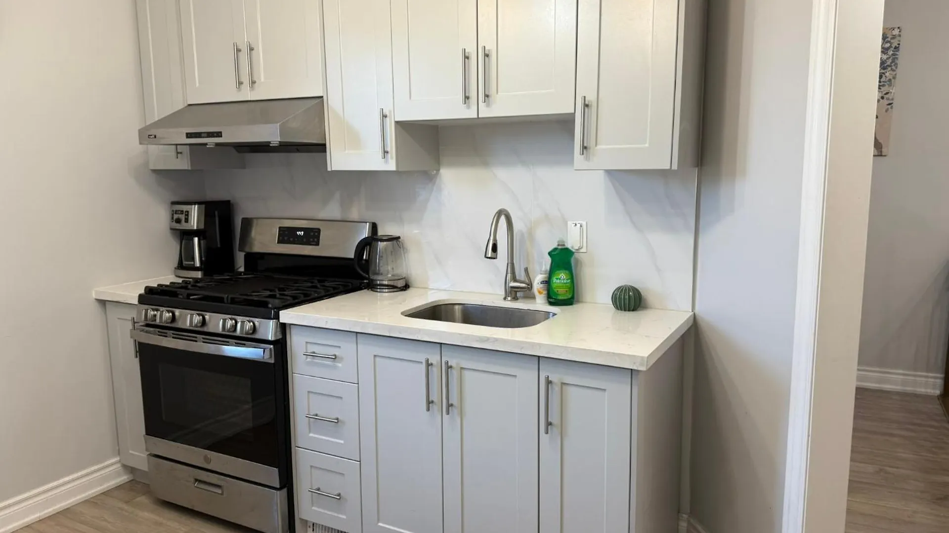 Apartment 3 Bedrooms Little Italy Downtown Toronto Canada